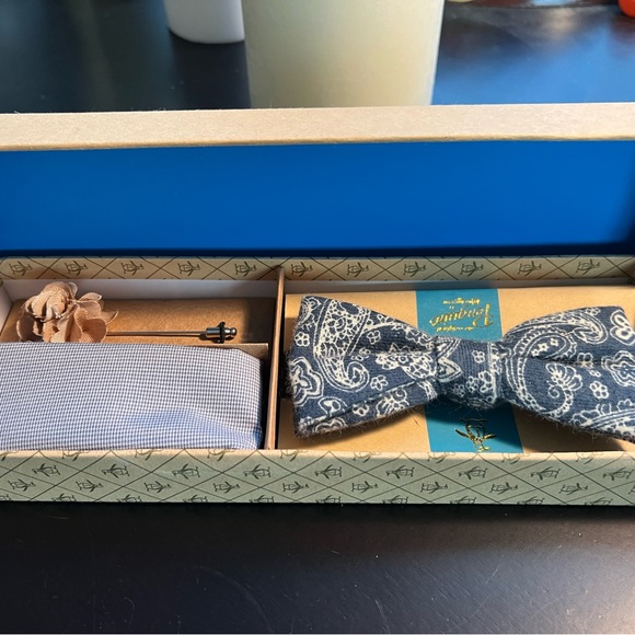 NEW Original Penguin Bow Tie / Pocket Square Set / Lapel Pin (Original Box) - Picture 1 of 3